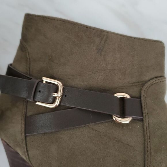 Report Women's Stitch Fix Galiana Buckle Wedge Bootie‎ Size 8.5 Green - Picture 8 of 9
